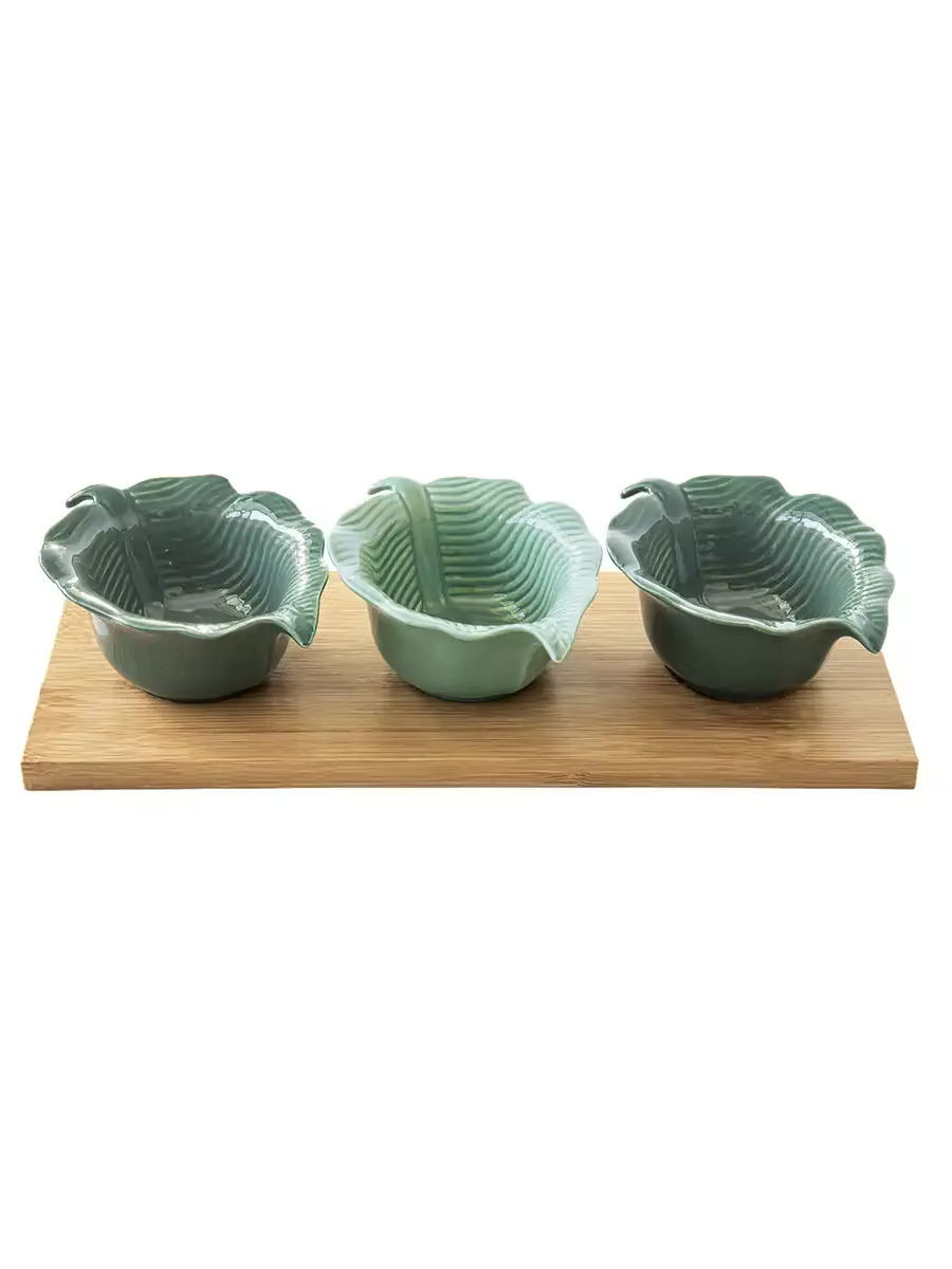 Appetizer Set with Three Leaf Shaped Bowls on Bamboo Tray Madagascar