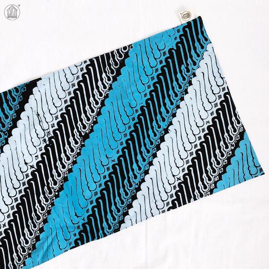 PARANG RUSAK Batik Hand-Stamped Table Runner in Blue