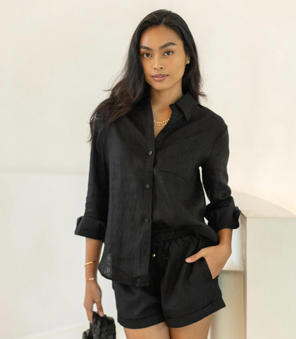 Classic Linen Shorts in Black