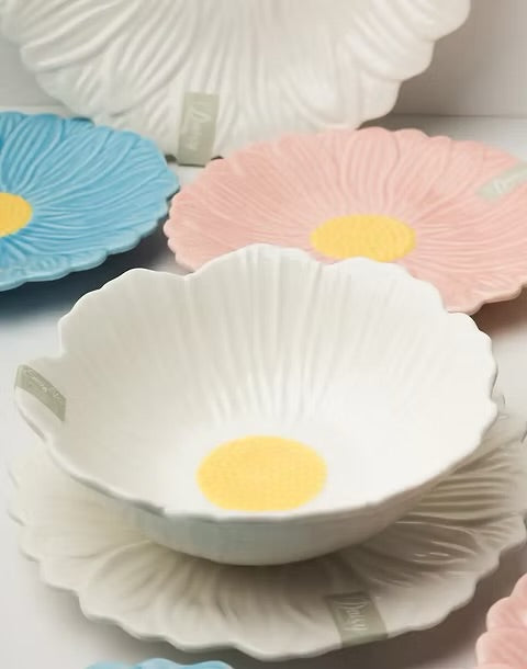 Daisy White Dessert Plate