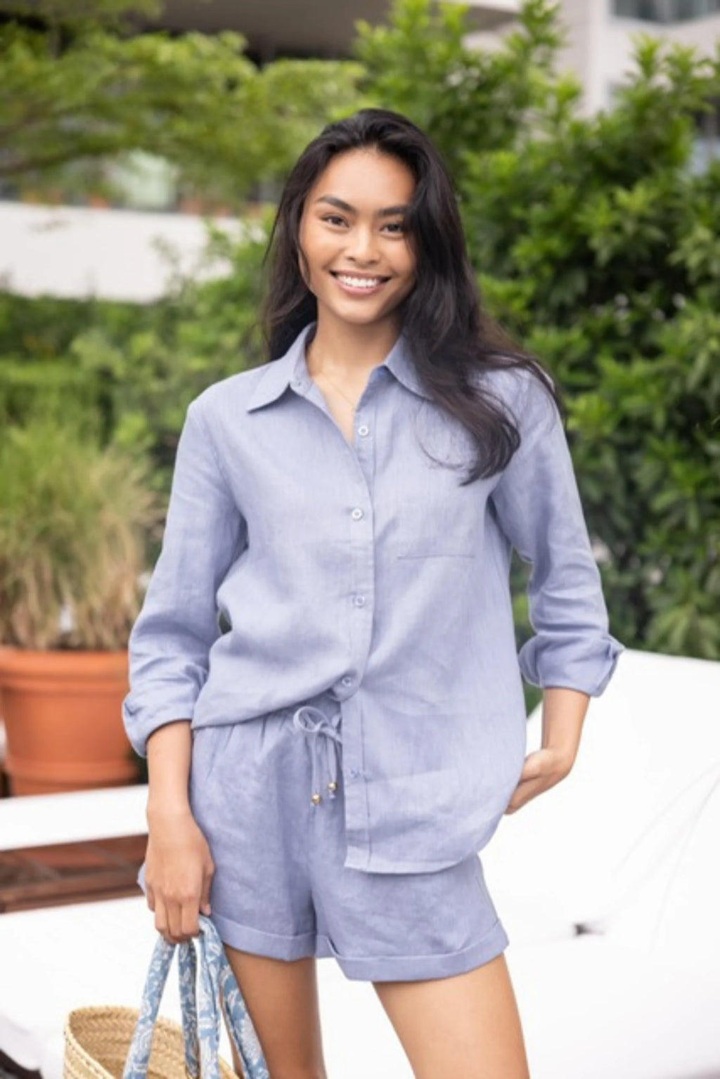 Classic Linen Shorts in Chambray Blue