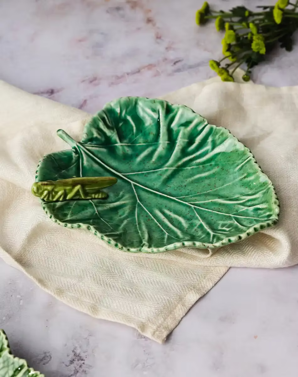 Mulberry Leaf with Grasshopper Bowl 19 cm