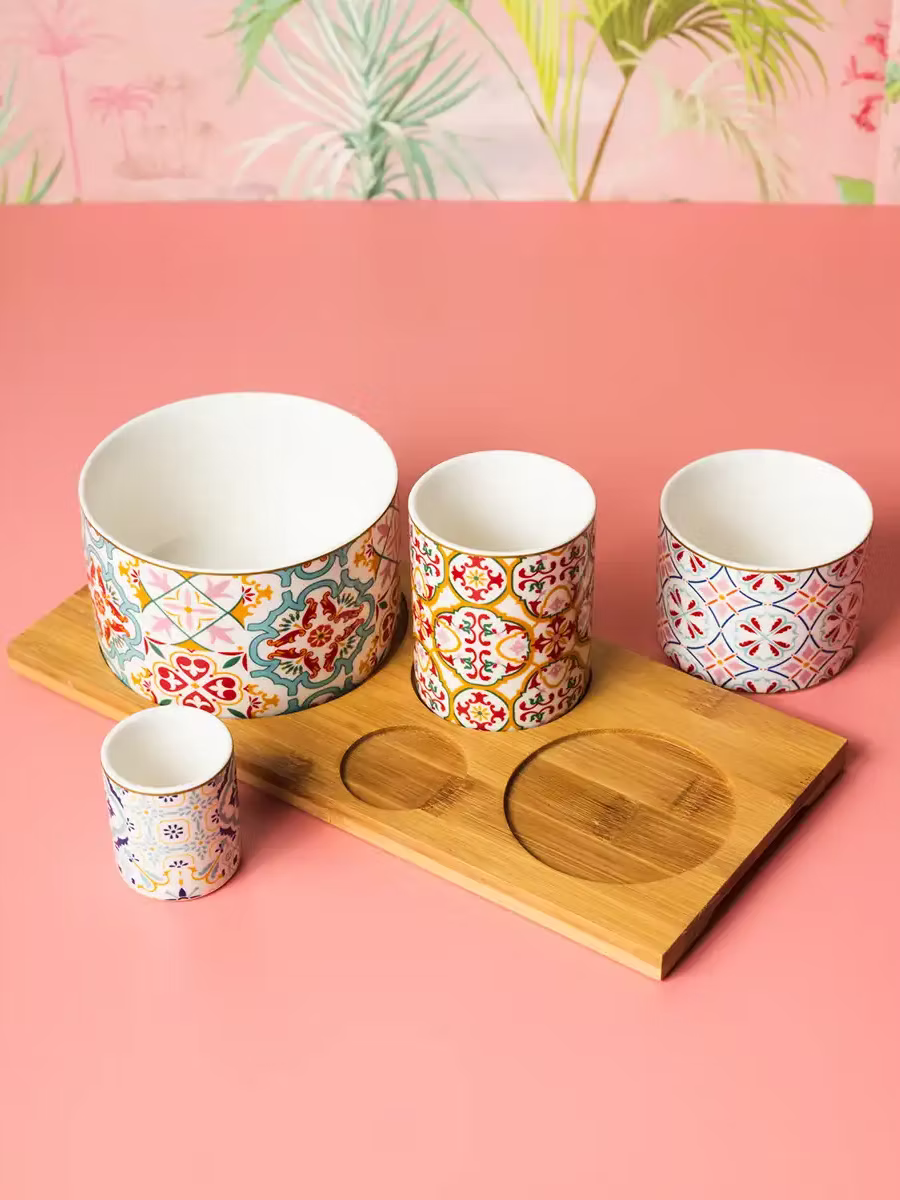 Appetizer Set with Four Round Bowls on Acacia Siracusa