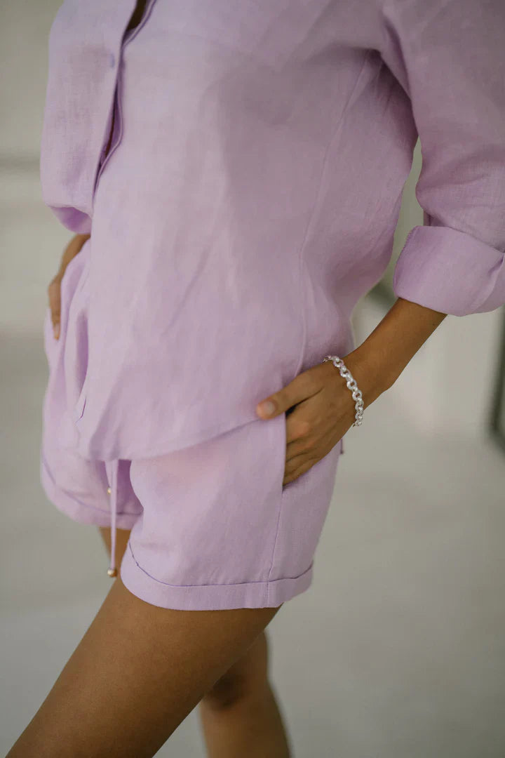 Classic Linen Shorts in Lilac