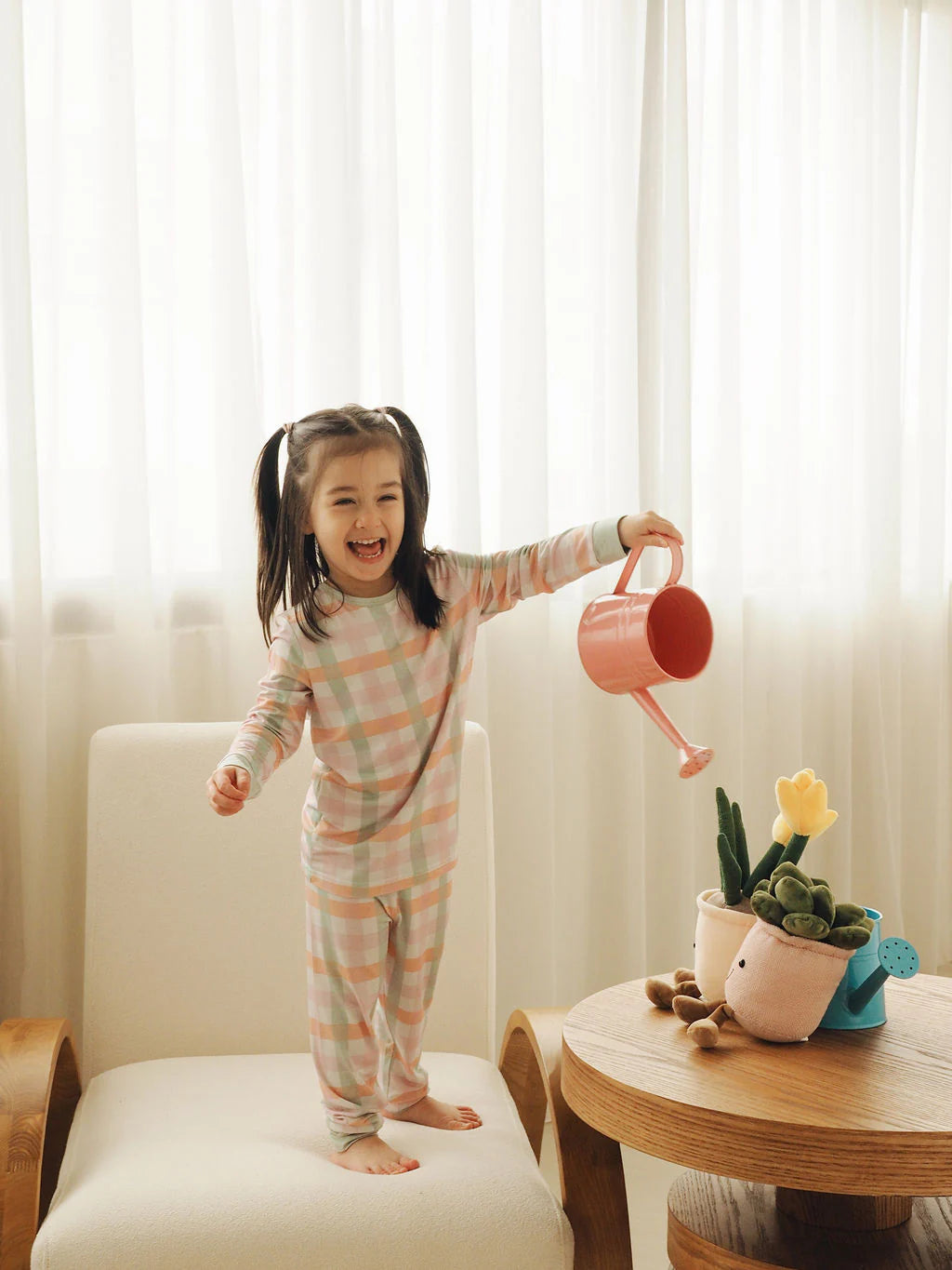 KIDS LONG IN SPRING WHISPERS