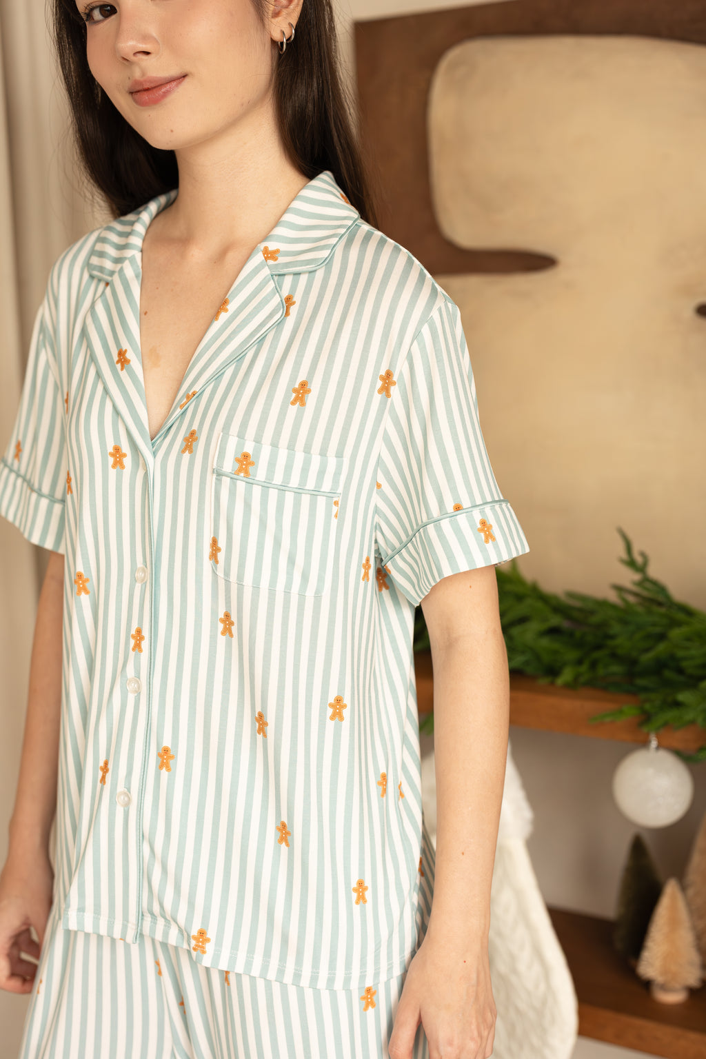 SIGNATURE PANTS SET IN GINGERBREAD LANE