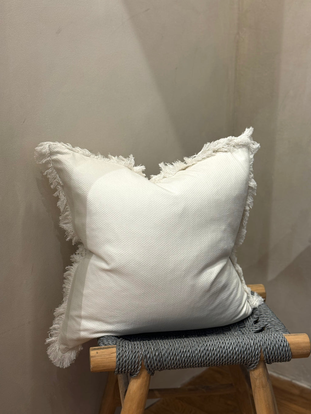 Snow White Cushion