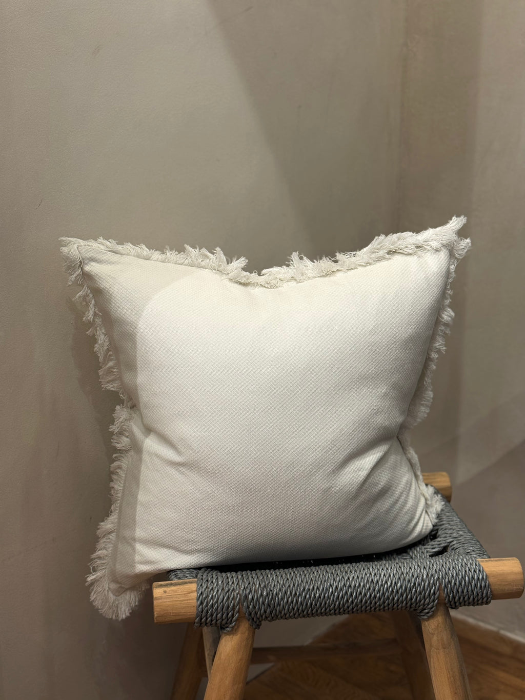 Snow White Cushion